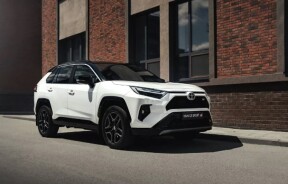 Лютневі підсумки продажів нових авто в Україні: Toyota RAV4 очолює рейтинг