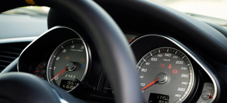 Как безопасно сбросить ошибки на приборной панели: эксперты назвали эффективные и рискованные методы