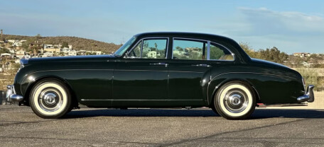 Легендарний Bentley Альфреда Хічкока 1958 року виставлено на продаж