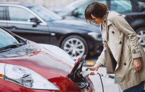 Ажіотаж навколо електромобілів спав: які тенденції формуються на авторинку України у 2026 році