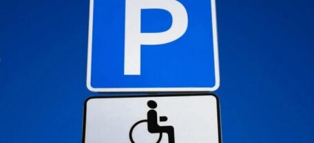 Депутати пропонують розширити право на безоплатне паркування: зміни можуть торкнутися українців із тимчасовими обмеженнями рухливості